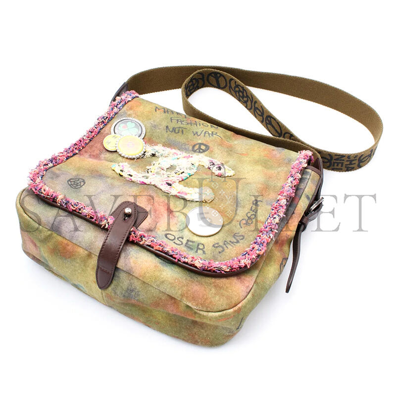 Ch*el graffiti on the pavements shoulder bag 365009 (30*30*18cm)